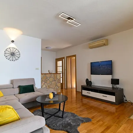Apartmani Cesarica Trogir Exterior photo